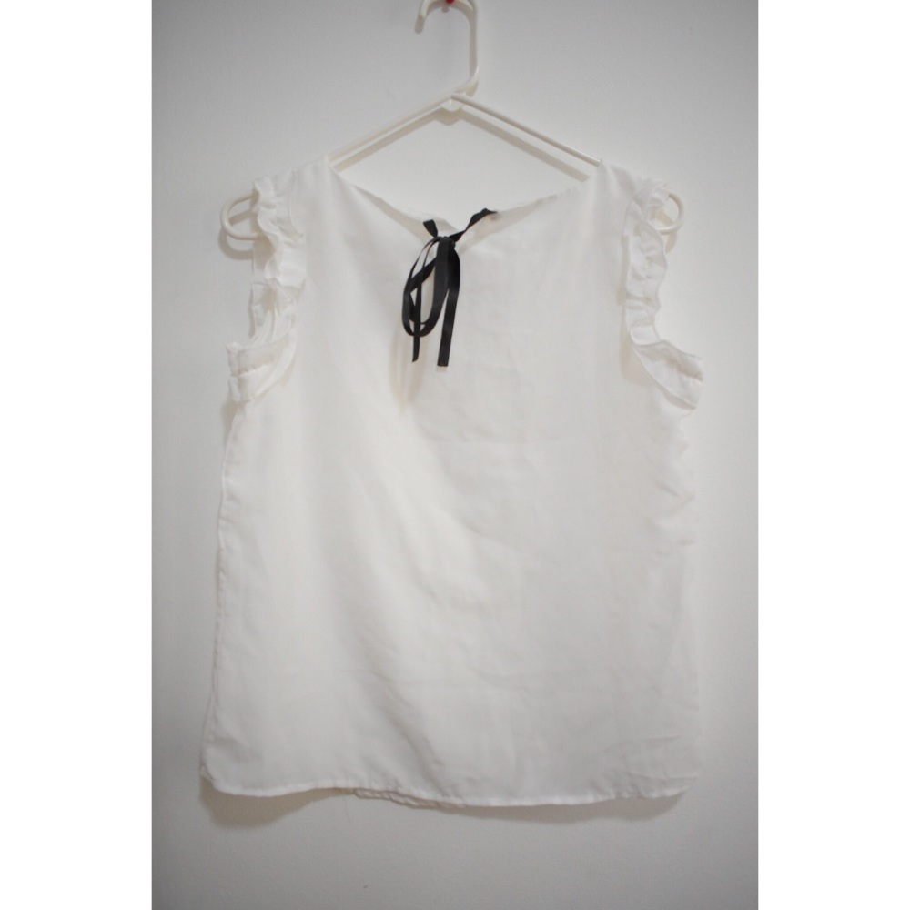 Cute white top (asian styled)
